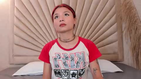 Snapshot of emmaduff_ chatting on November 2025 12:04:02 PM online show from November 2025 12:04:02 PM