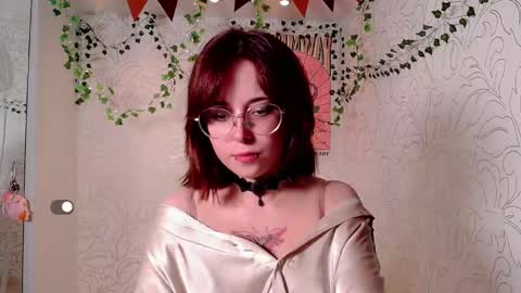 Snapshot of emmae__ chatting on December 2024 01:33:01 PM Emma online show from December 2024 01:33:01 PM