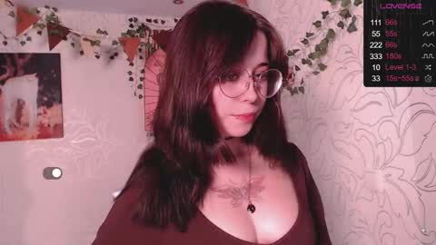 Snapshot of emmae__ chatting on November 2025 12:22:01 PM Emma online show from November 2025 12:22:01 PM