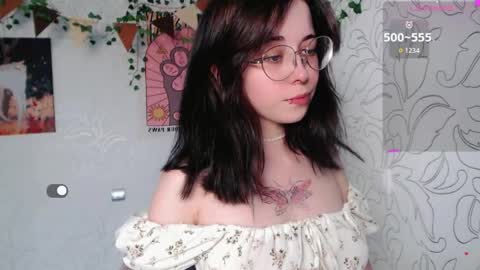 Snapshot of emmae__ chatting on April 2026 06:40:02 AM Emma online show from April 2026 06:40:02 AM