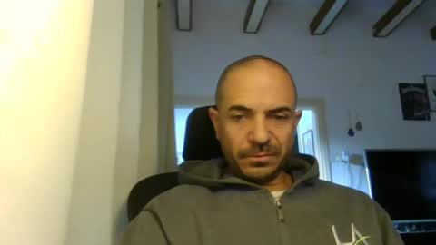 Snapshot of emmagold123 chatting on December 2024 06:00:02 AM Ariel online show from December 2024 06:00:02 AM