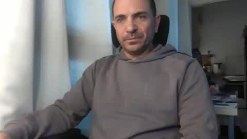 Snapshot of emmagold123 chatting on March 2026 05:37:02 AM Ariel online show from March 2026 05:37:02 AM