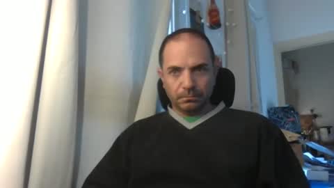 Snapshot of emmagold123 chatting on March 2026 05:00:02 AM Ariel online show from March 2026 05:00:02 AM