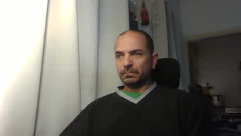 Snapshot of emmagold123 chatting on March 2026 05:00:02 AM Ariel online show from March 2026 05:00:02 AM