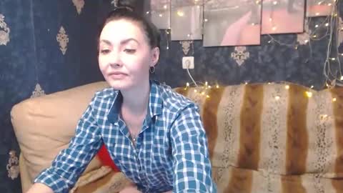 Snapshot of emmagoldx chatting on December 2024 07:35:02 AM EmmaGoldX online show from December 2024 07:35:02 AM