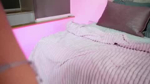 emmajohanson online show from November 2025 06:52:02 PM