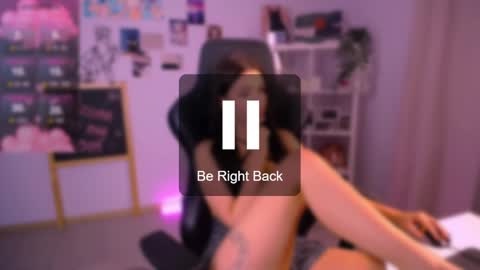 Snapshot of emmakeam_ chatting on December 2024 09:57:01 AM Emma online show from December 2024 09:57:01 AM