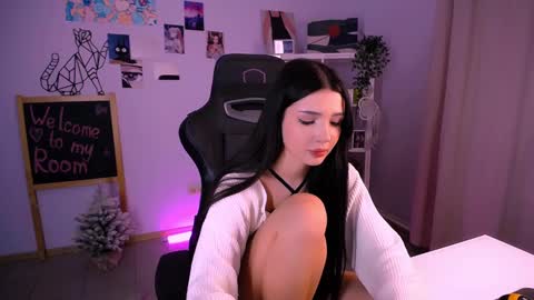 Snapshot of emmakeam_ chatting on December 2024 01:23:02 PM Emma online show from December 2024 01:23:02 PM