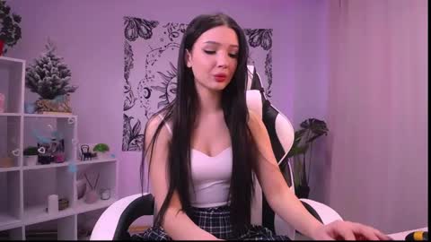 Snapshot of emmakeam_ chatting on December 2024 04:19:01 AM Emma online show from December 2024 04:19:01 AM