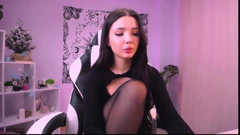 Snapshot of emmakeam_ chatting on December 2024 06:35:01 AM Emma online show from December 2024 06:35:01 AM