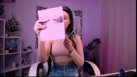 Snapshot of emmakeam_ chatting on January 2025 02:47:01 AM Emma online show from January 2025 02:47:01 AM