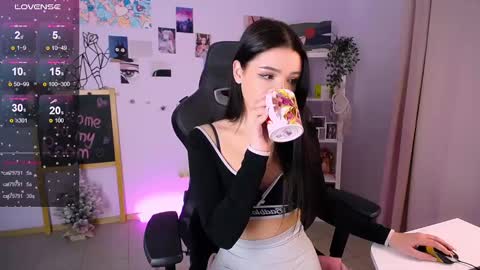 Snapshot of emmakeam_ chatting on January 2025 04:33:02 PM Emma online show from January 2025 04:33:02 PM