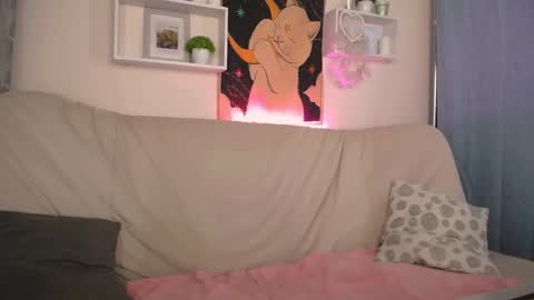 Snapshot of emmakeam_ chatting on January 2025 12:05:02 PM Emma online show from January 2025 12:05:02 PM