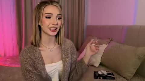 Snapshot of emmakeam_ chatting on November 2025 10:03:02 AM Emma online show from November 2025 10:03:02 AM