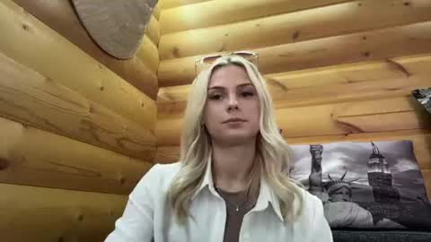 Snapshot of emmalinebareford chatting on June 2026 11:41:02 AM Emma online show from June 2026 11:41:02 AM