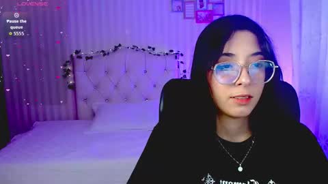 Snapshot of emmalove_doll chatting on February 2026 01:36:01 AM Emmas Room online show from February 2026 01:36:01 AM