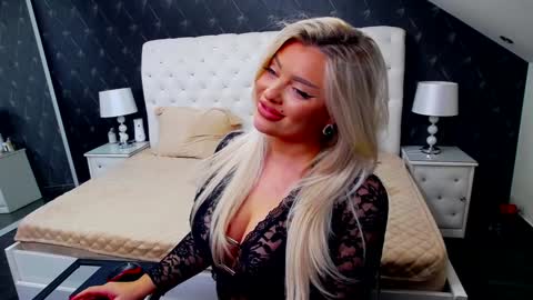 Snapshot of emmamavis chatting on February 2025 09:37:01 AM Emma Mavis online show from February 2025 09:37:01 AM