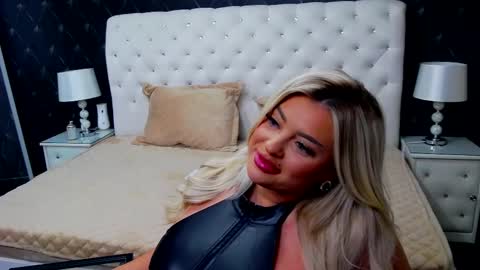 Snapshot of emmamavis chatting on February 2025 01:56:02 PM Emma Mavis online show from February 2025 01:56:02 PM