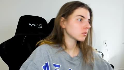 Snapshot of emmamon chatting on November 2025 11:09:02 AM Emma online show from November 2025 11:09:02 AM