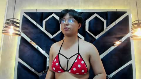 Snapshot of emmapark_ chatting on February 2025 07:00:01 PM Emma 3 online show from February 2025 07:00:01 PM