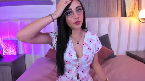 Snapshot of emmarios_qm chatting on April 2026 09:04:02 PM Emma online show from April 2026 09:04:02 PM