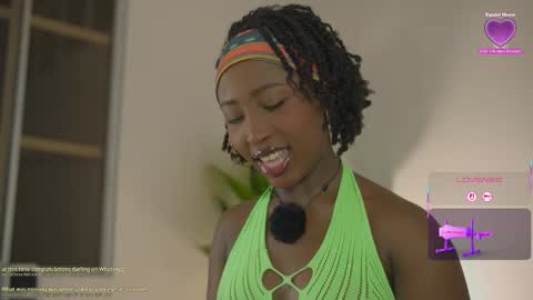 Snapshot of emmasanzoficial chatting on February 2026 10:43:01 AM Sara online show from February 2026 10:43:01 AM