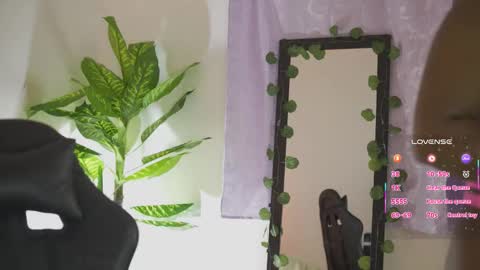 Snapshot of emmasanzoficial chatting on February 2026 11:50:01 AM Sara online show from February 2026 11:50:01 AM