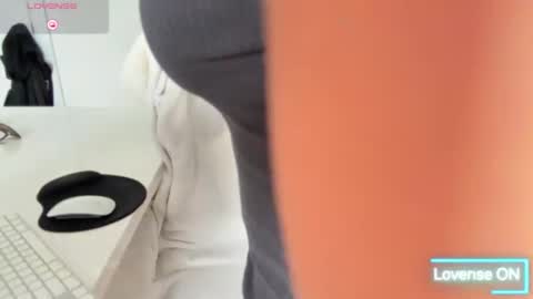 Emma Skyee online show from September 2025 01:26:02 PM