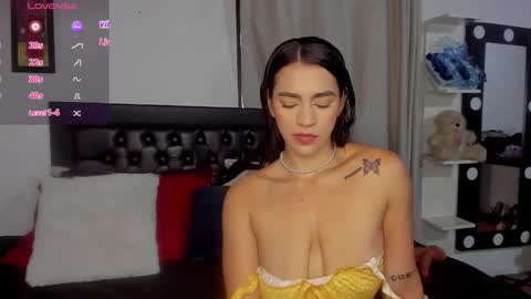 Snapshot of emmatop chatting on October 2025 09:33:01 PM emmatop online show from October 2025 09:33:01 PM