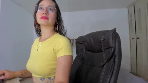 Emma Torres online show from December 2024 01:03:01 PM