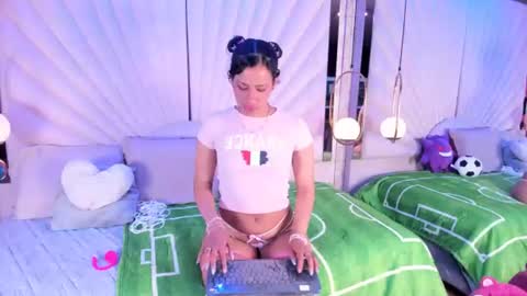 emmawilliams_2 online show from June 2026 09:28:02 PM