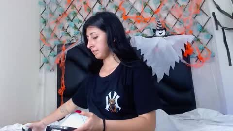 Snapshot of emmawillliams chatting on November 2025 11:18:01 PM Emma online show from November 2025 11:18:01 PM