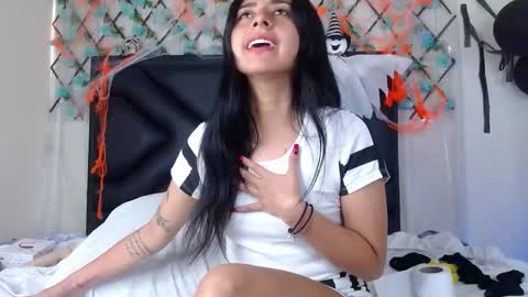 Snapshot of emmawillliams chatting on November 2025 01:34:02 PM Emma online show from November 2025 01:34:02 PM