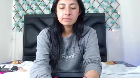 Snapshot of emmawillliams chatting on November 2025 06:17:01 PM Emma online show from November 2025 06:17:01 PM