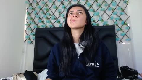  Emma  online show from November 2025 04:34:02 PM