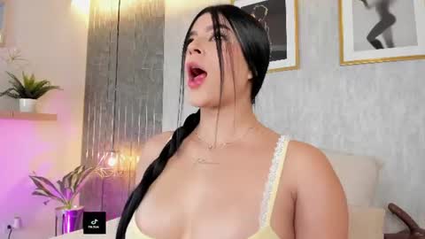 emmazc_ online show from June 2026 08:18:01 PM