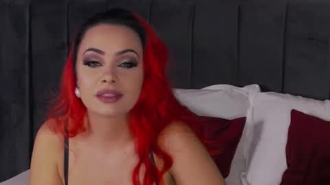 Snapshot of emmelyn_ chatting on November 2025 05:45:02 AM Emm online show from November 2025 05:45:02 AM