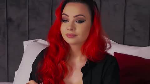 Snapshot of emmelyn_ chatting on November 2025 05:50:01 AM Emm online show from November 2025 05:50:01 AM