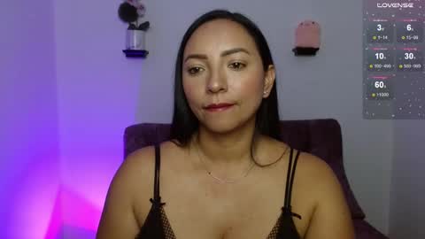 Snapshot of emmi_cam chatting on February 2025 02:07:01 AM Emmi Cam online show from February 2025 02:07:01 AM