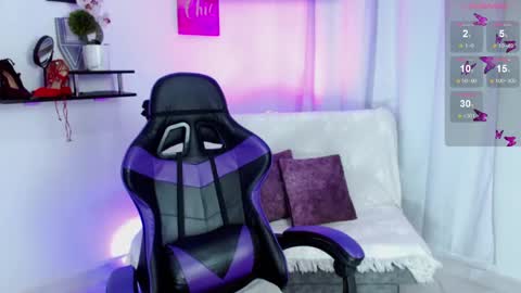 Emmi Cam online show from May 2026 01:07:01 PM