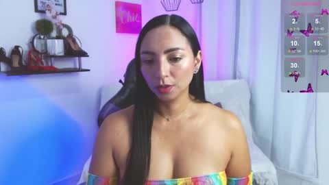 Emmi Cam online show from May 2026 01:05:01 PM