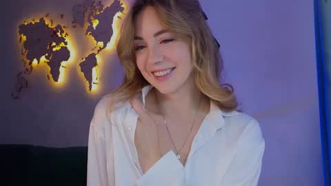 Snapshot of emmi_rosee chatting on February 2025 10:05:01 AM Miss Emmi online show from February 2025 10:05:01 AM