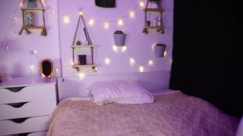 emmie_everly online show from October 2025 07:23:02 PM