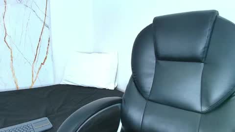 Emmie online show from September 2025 11:48:01 PM