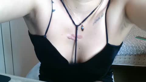Snapshot of emmie_xxx chatting on January 2025 09:13:02 AM emmie online show from January 2025 09:13:02 AM