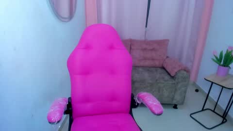 Snapshot of emmiejones_ chatting on November 2025 11:51:01 PM Emmi online show from November 2025 11:51:01 PM