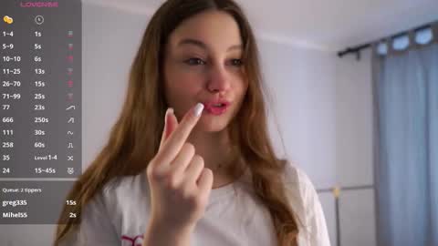 Snapshot of emmiemurray chatting on March 2026 08:22:02 AM Aurora online show from March 2026 08:22:02 AM