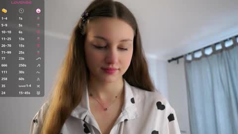 Snapshot of emmiemurray chatting on March 2026 07:44:01 AM Aurora online show from March 2026 07:44:01 AM