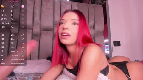 Snapshot of emmily_savage chatting on December 2024 04:20:02 AM online show from December 2024 04:20:02 AM