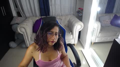 Snapshot of emmilychevalier chatting on December 2024 01:25:01 AM Emmily online show from December 2024 01:25:01 AM